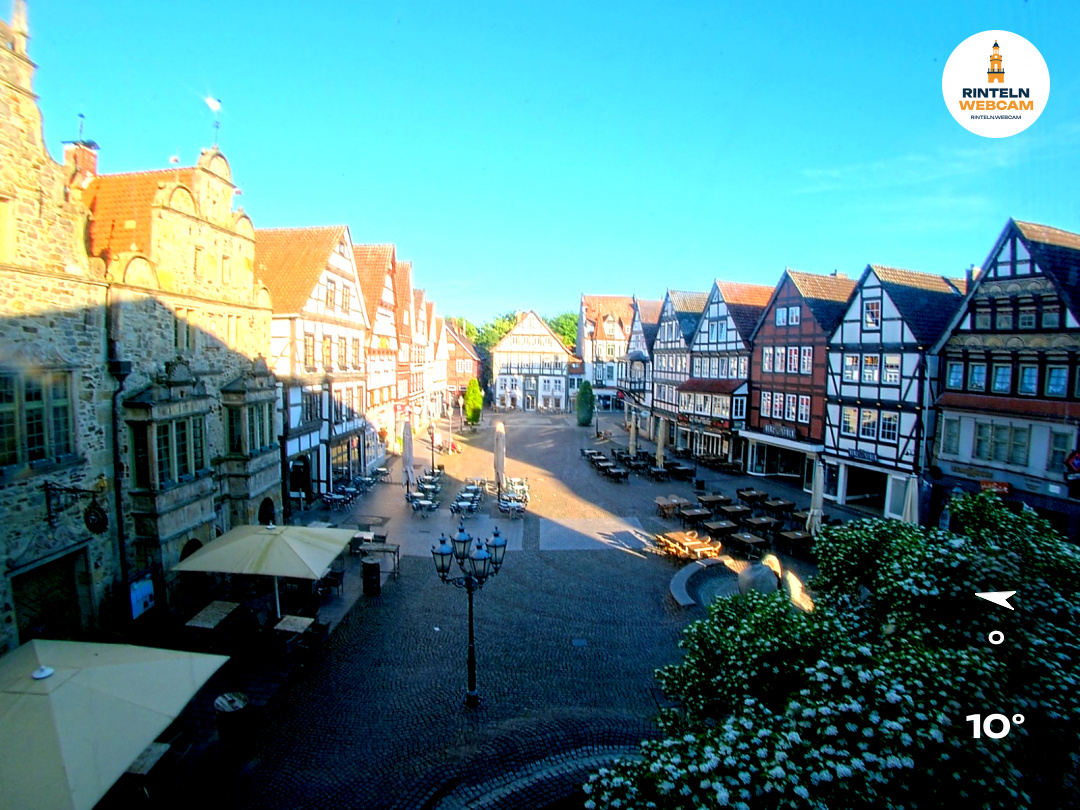 ☀️ Wetter Rinteln (Sicht: Blick auf den Rintelner Marktplatz aus Richtung Bürgerhaus): Heute bis 25,1°C. Sonnenuntergang heute erst um 21:26 Uhr.