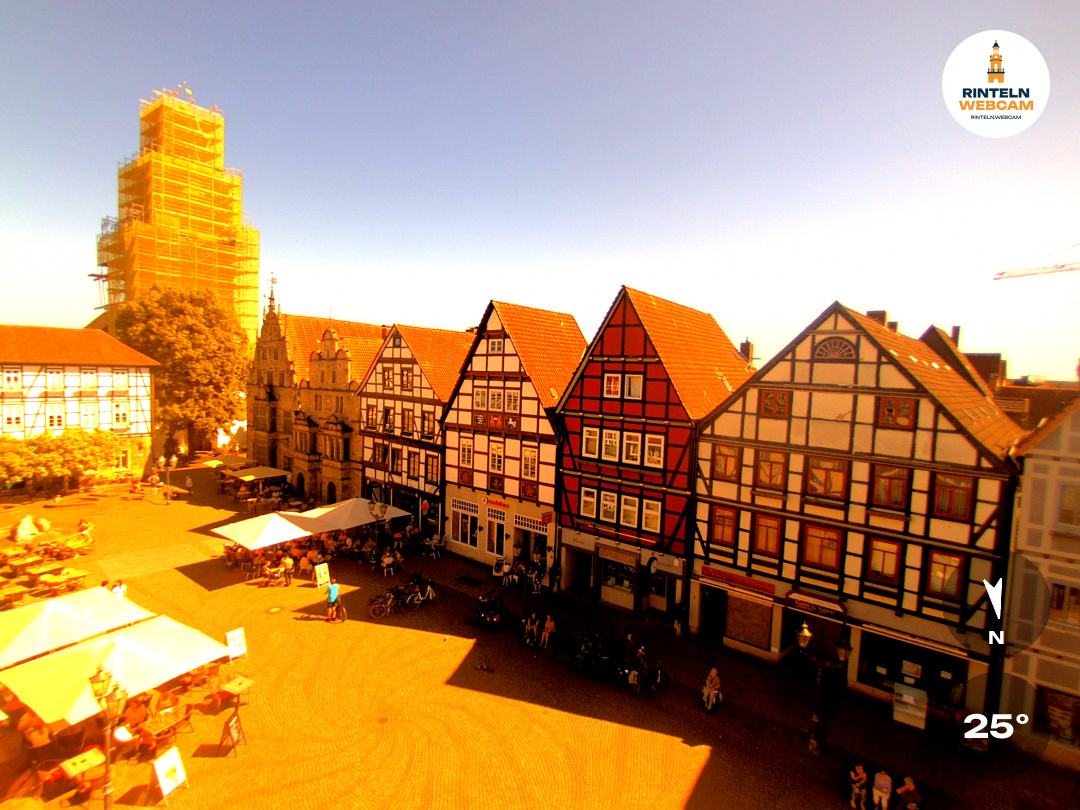 🕒 Update Rinteln (Sicht: Blick auf den Rintelner Marktplatz in Richtung St. Nikolai-Kirche) um 16:00 Uhr: 25°C.