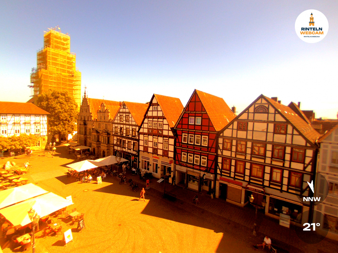 🕒 Update Rinteln (Sicht: Blick auf den Rintelner Marktplatz in Richtung St. Nikolai-Kirche) um 16:00 Uhr: 20,9°C.