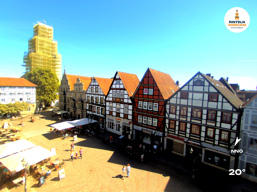 🕒 Update Rinteln (Sicht: Blick auf den Rintelner Marktplatz in Richtung St. Nikolai-Kirche) um 16:00 Uhr: 20°C.