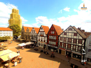 🕒 Update Rinteln (Sicht: Blick auf den Rintelner Marktplatz in Richtung St. Nikolai-Kirche) um 16:00 Uhr: 22°C.