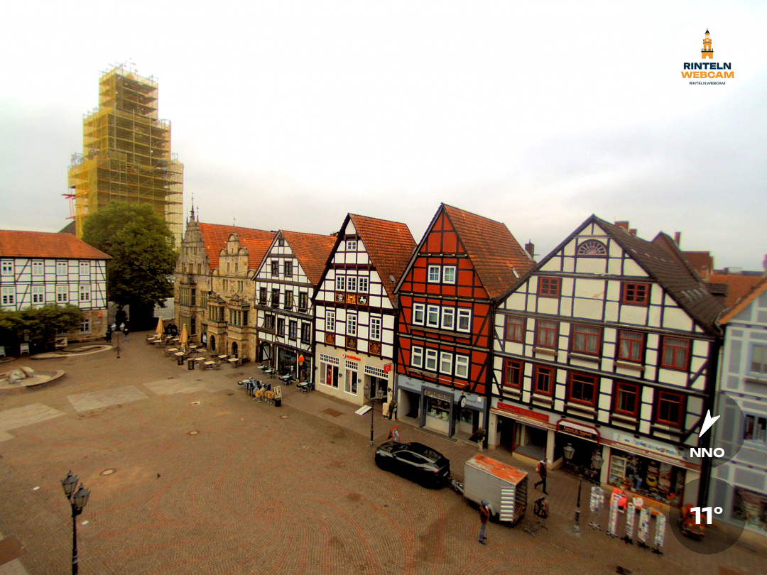 🕒 Update Rinteln (Sicht: Blick auf den Rintelner Marktplatz in Richtung St. Nikolai-Kirche) um 16:00 Uhr: 11,4°C.