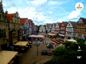 🕒 Update Rinteln (Sicht: Blick auf den Rintelner Marktplatz aus Richtung Bürgerhaus) um 12:17 Uhr: 19,1°C.
