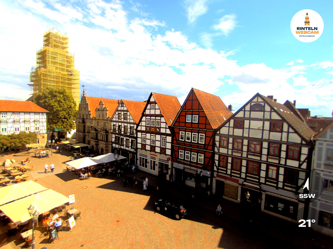 🕒 Update Rinteln (Sicht: Blick auf den Rintelner Marktplatz in Richtung St. Nikolai-Kirche) um 16:00 Uhr: 21°C.