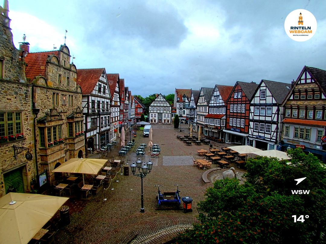 ☀️ Wetter Rinteln (Sicht: Blick auf den Rintelner Marktplatz aus Richtung Bürgerhaus): Heute bis 17,2°C. Sonnenuntergang heute erst um 21:41 Uhr.