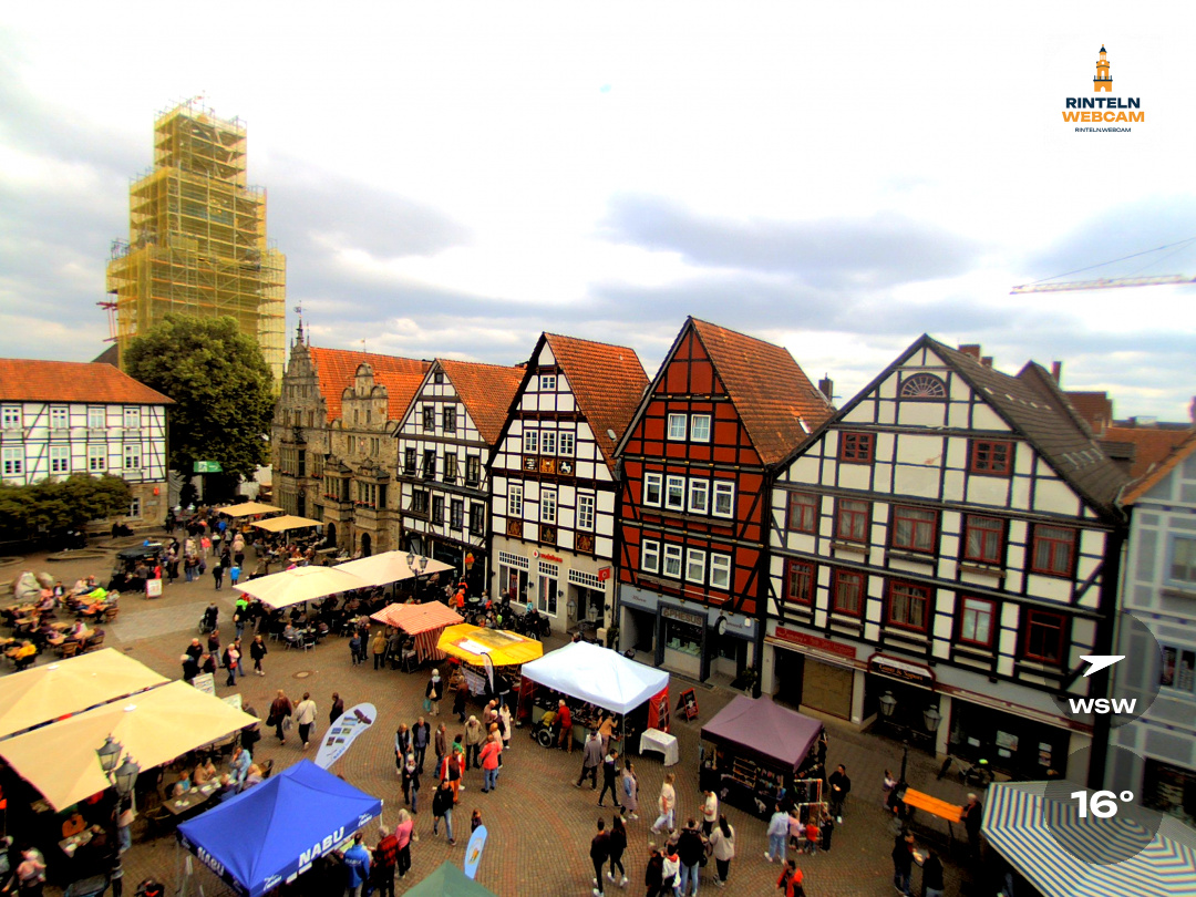🕒 Update Rinteln (Sicht: Blick auf den Rintelner Marktplatz in Richtung St. Nikolai-Kirche) um 16:00 Uhr: 15,9°C.