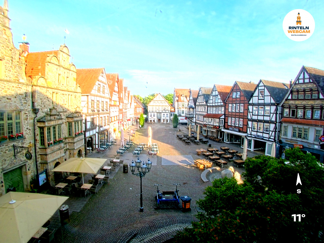 ☀️ Wetter Rinteln (Sicht: Blick auf den Rintelner Marktplatz aus Richtung Bürgerhaus): Heute bis 22°C. Sonnenuntergang heute erst um 21:41 Uhr.