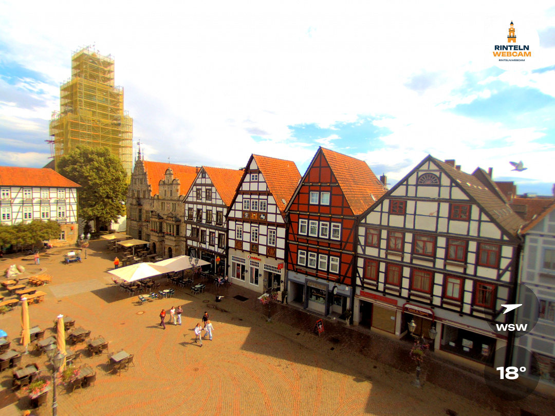 🕒 Update Rinteln (Sicht: Blick auf den Rintelner Marktplatz in Richtung St. Nikolai-Kirche) um 16:00 Uhr: 17,6°C.