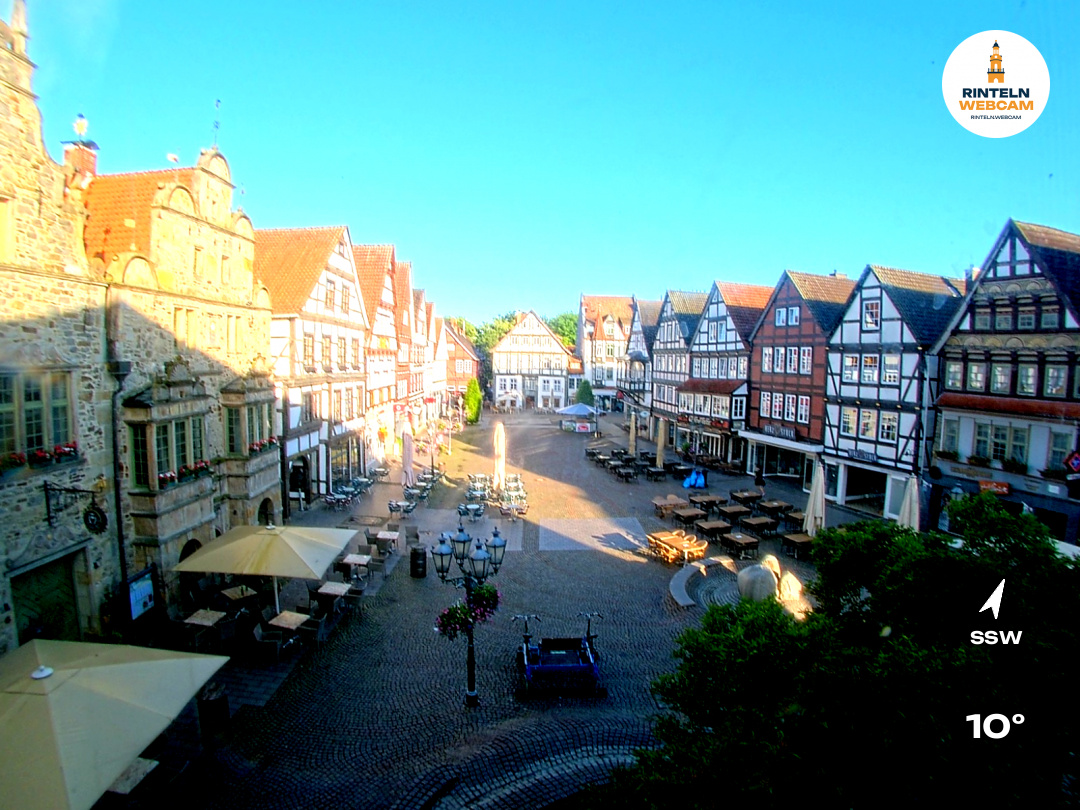 ☀️ Wetter Rinteln (Sicht: Blick auf den Rintelner Marktplatz aus Richtung Bürgerhaus): Heute bis 17,1°C. Sonnenuntergang heute erst um 21:43 Uhr.