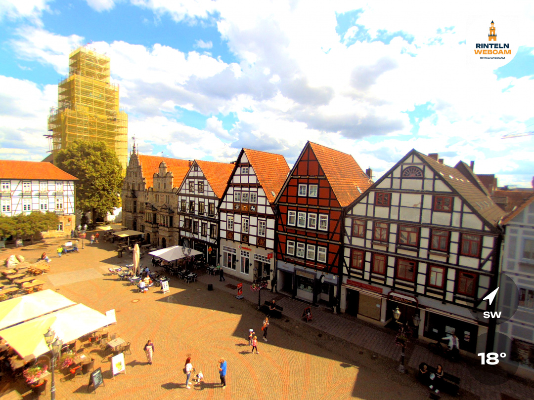 🕒 Update Rinteln (Sicht: Blick auf den Rintelner Marktplatz in Richtung St. Nikolai-Kirche) um 16:00 Uhr: 17,9°C.