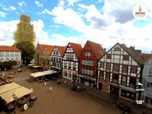 🕒 Update Rinteln (Sicht: Blick auf den Rintelner Marktplatz in Richtung St. Nikolai-Kirche) um 16:00 Uhr: 17,9°C.