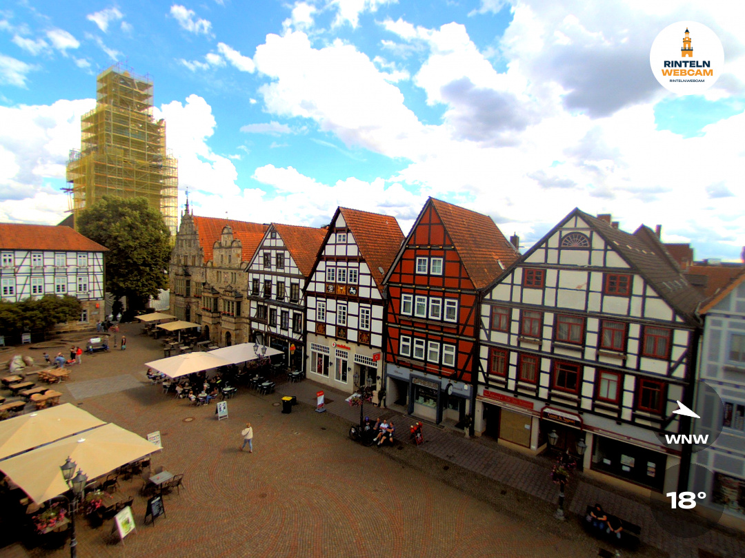 🕒 Update Rinteln (Sicht: Blick auf den Rintelner Marktplatz in Richtung St. Nikolai-Kirche) um 16:00 Uhr: 17,9°C.