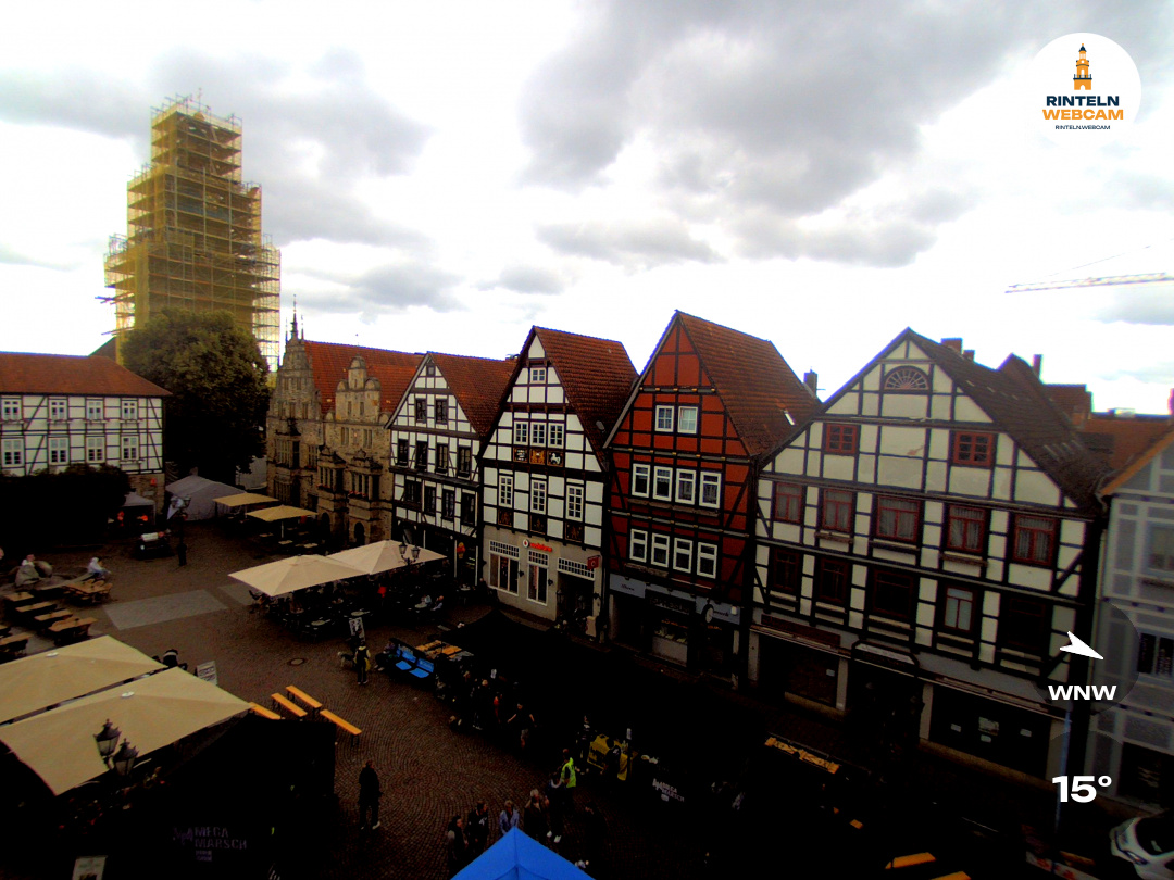 🕒 Update Rinteln (Sicht: Blick auf den Rintelner Marktplatz in Richtung St. Nikolai-Kirche) um 16:00 Uhr: 15°C.