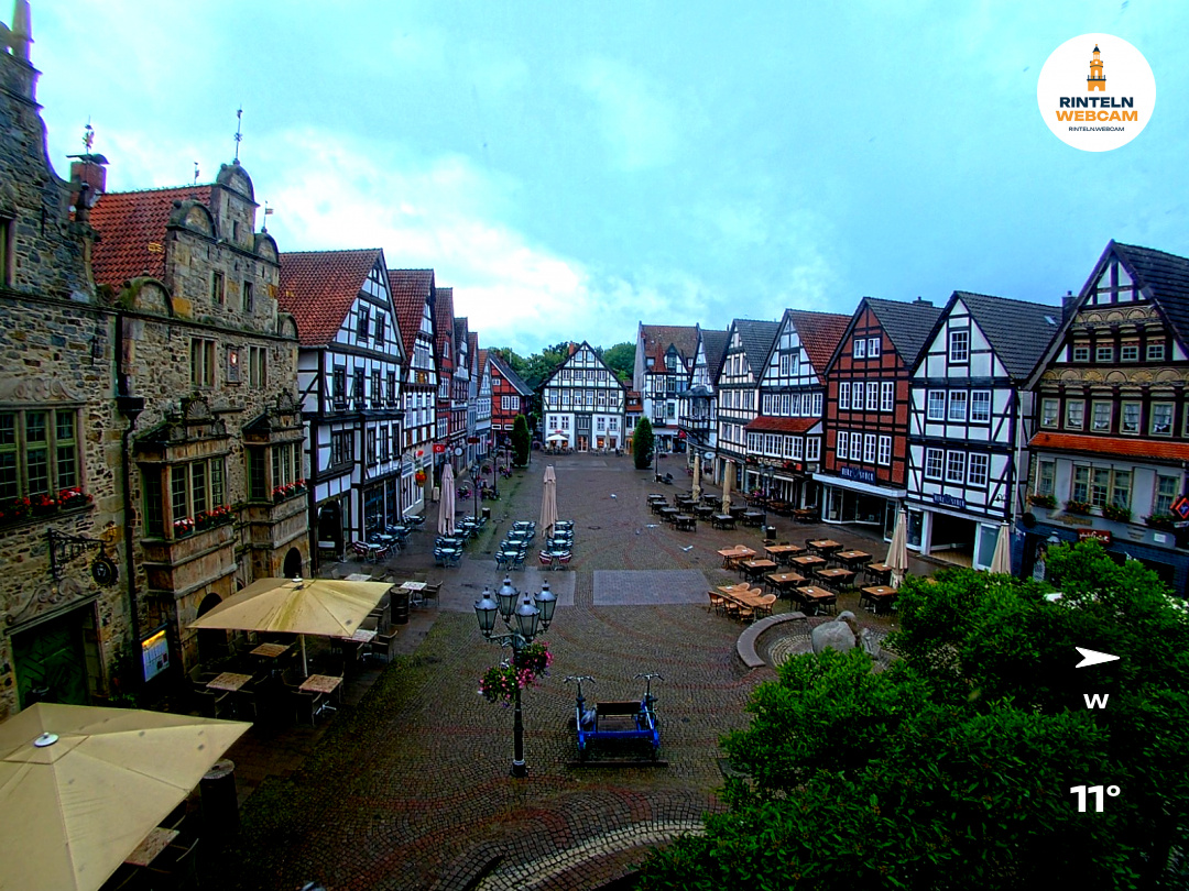 ☀️ Wetter Rinteln (Sicht: Blick auf den Rintelner Marktplatz aus Richtung Bürgerhaus): Heute bis 16,9°C. Sonnenuntergang heute erst um 21:46 Uhr.