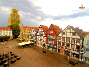 🕒 Update Rinteln (Sicht: Blick auf den Rintelner Marktplatz in Richtung St. Nikolai-Kirche) um 16:00 Uhr: 21,5°C.