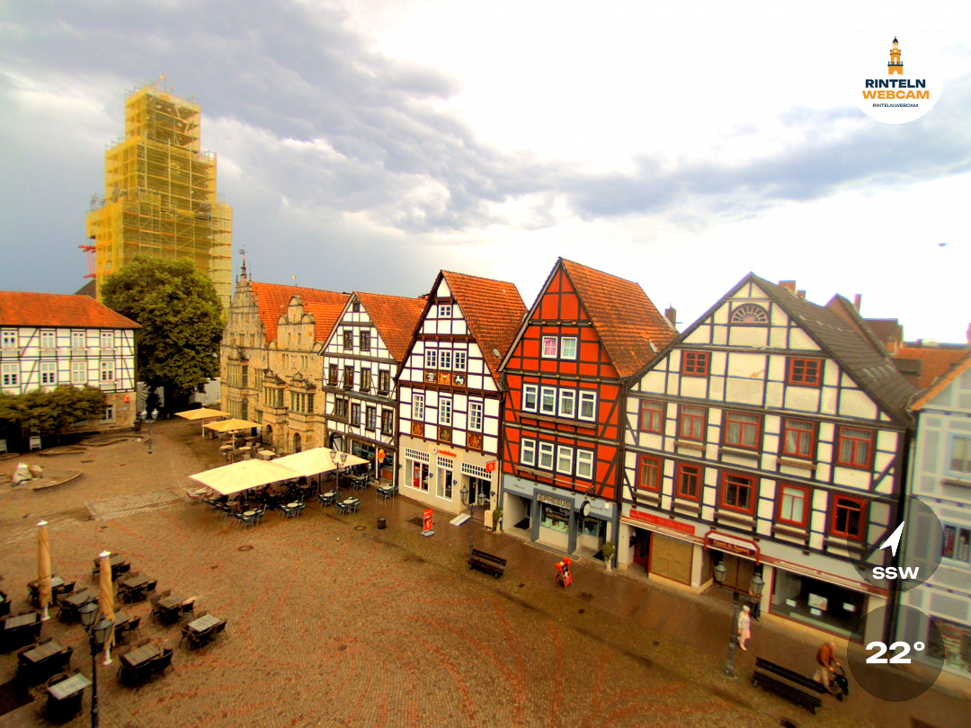🕒 Update Rinteln (Sicht: Blick auf den Rintelner Marktplatz in Richtung St. Nikolai-Kirche) um 16:00 Uhr: 21,5°C.