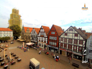 🕒 Update Rinteln (Sicht: Blick auf den Rintelner Marktplatz in Richtung St. Nikolai-Kirche) um 16:00 Uhr: 20,4°C.