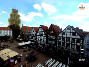 🕒 Update Rinteln (Sicht: Blick auf den Rintelner Marktplatz in Richtung St. Nikolai-Kirche) um 16:00 Uhr: 29,9°C.