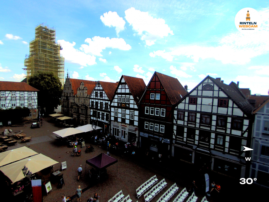 🕒 Update Rinteln (Sicht: Blick auf den Rintelner Marktplatz in Richtung St. Nikolai-Kirche) um 16:00 Uhr: 29,9°C.