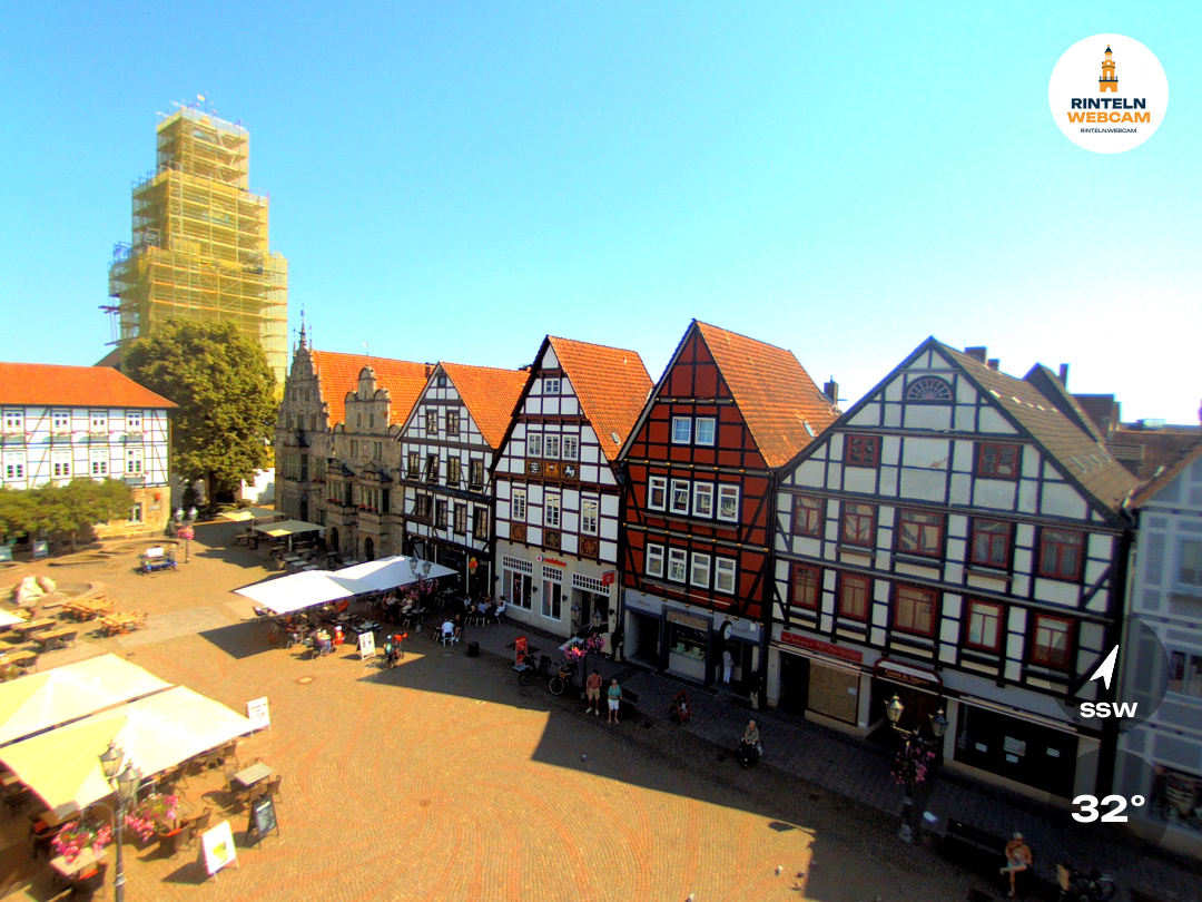 🕒 Update Rinteln (Sicht: Blick auf den Rintelner Marktplatz in Richtung St. Nikolai-Kirche) um 16:00 Uhr: 31,8°C.