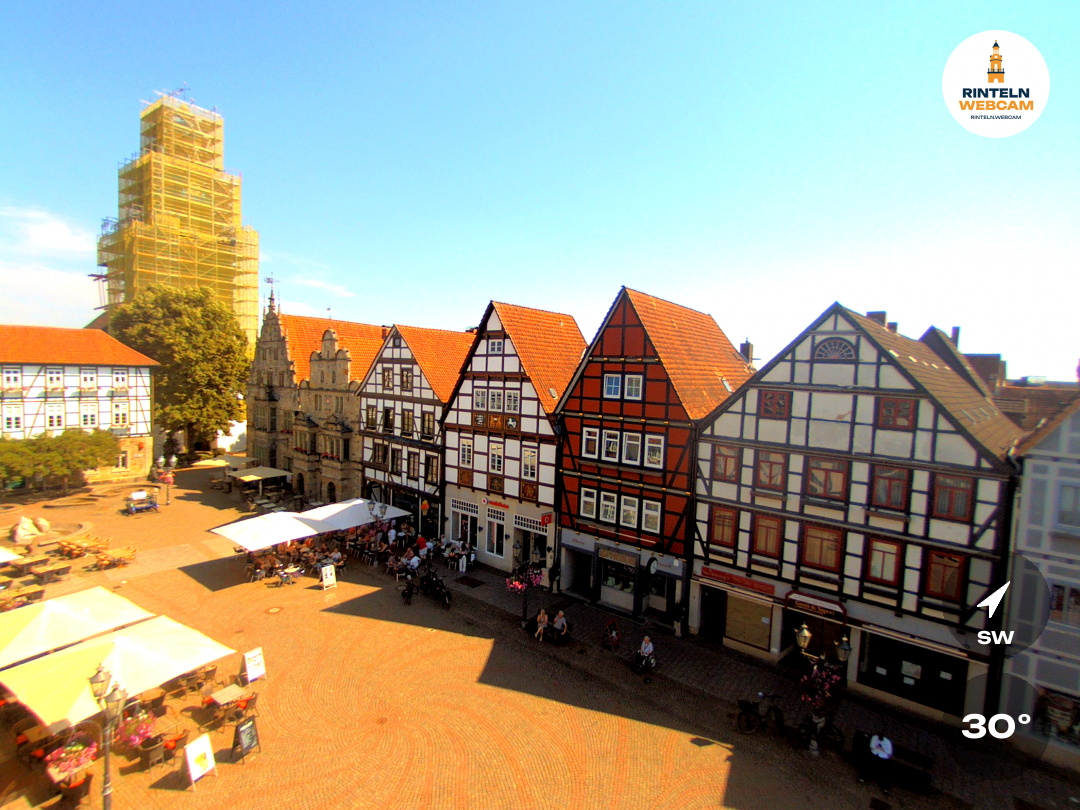 🕒 Update Rinteln (Sicht: Blick auf den Rintelner Marktplatz in Richtung St. Nikolai-Kirche) um 16:00 Uhr: 30,1°C.