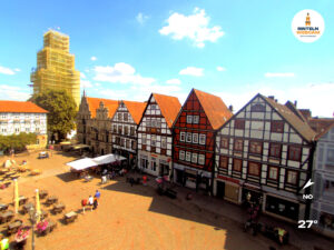 🕒 Update Rinteln (Sicht: Blick auf den Rintelner Marktplatz in Richtung St. Nikolai-Kirche) um 16:00 Uhr: 27°C.