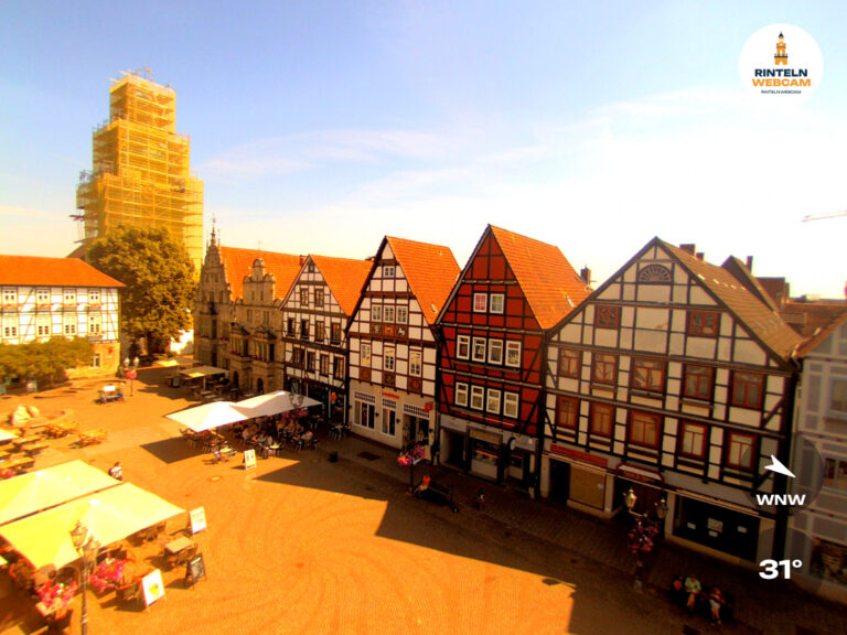 🕒 Update Rinteln (Sicht: Blick auf den Rintelner Marktplatz in Richtung St. Nikolai-Kirche) um 16:00 Uhr: 30,9°C.