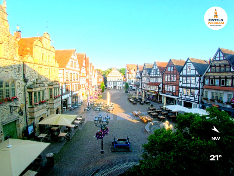 ☀️ Wetter Rinteln (Sicht: Blick auf den Rintelner Marktplatz aus Richtung Bürgerhaus): Heute bis 29,2°C. Sonnenuntergang heute erst um 21:49 Uhr.