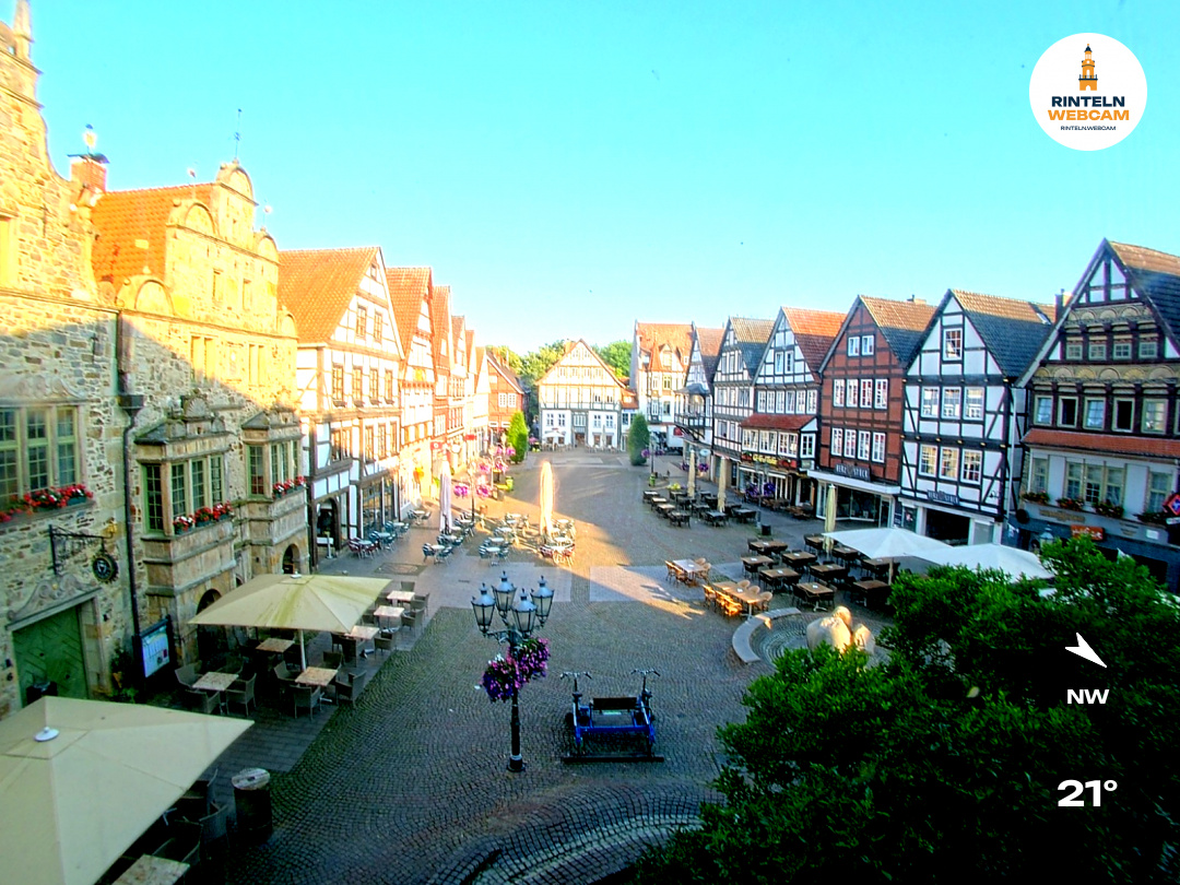 ☀️ Wetter Rinteln (Sicht: Blick auf den Rintelner Marktplatz aus Richtung Bürgerhaus): Heute bis 29,2°C. Sonnenuntergang heute erst um 21:49 Uhr.