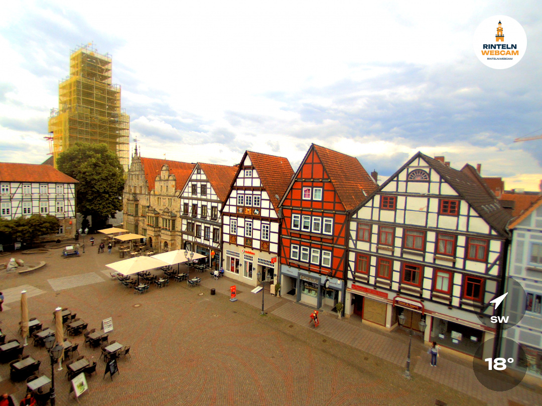 🕒 Update Rinteln (Sicht: Blick auf den Rintelner Marktplatz in Richtung St. Nikolai-Kirche) um 16:00 Uhr: 18,1°C.