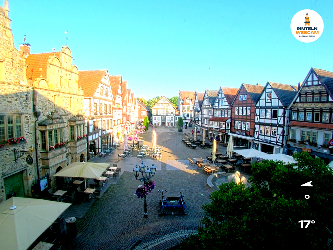 ☀️ Wetter Rinteln (Sicht: Blick auf den Rintelner Marktplatz aus Richtung Bürgerhaus): Heute bis 33,3°C. Sonnenuntergang heute erst um 21:49 Uhr.