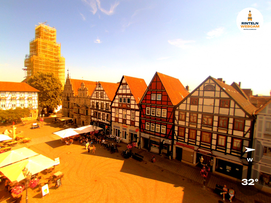 🕒 Update Rinteln (Sicht: Blick auf den Rintelner Marktplatz in Richtung St. Nikolai-Kirche) um 16:00 Uhr: 31,8°C.