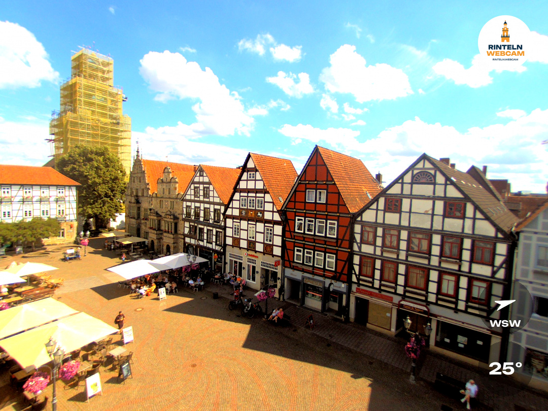 🕒 Update Rinteln (Sicht: Blick auf den Rintelner Marktplatz in Richtung St. Nikolai-Kirche) um 16:00 Uhr: 24,9°C.