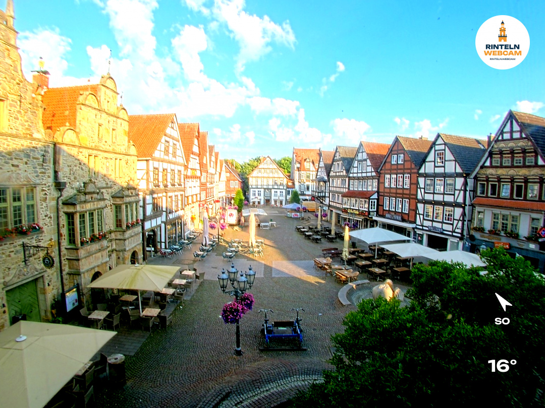 ☀️ Wetter Rinteln (Sicht: Blick auf den Rintelner Marktplatz aus Richtung Bürgerhaus): Heute bis 25,5°C. Sonnenuntergang heute erst um 21:48 Uhr.