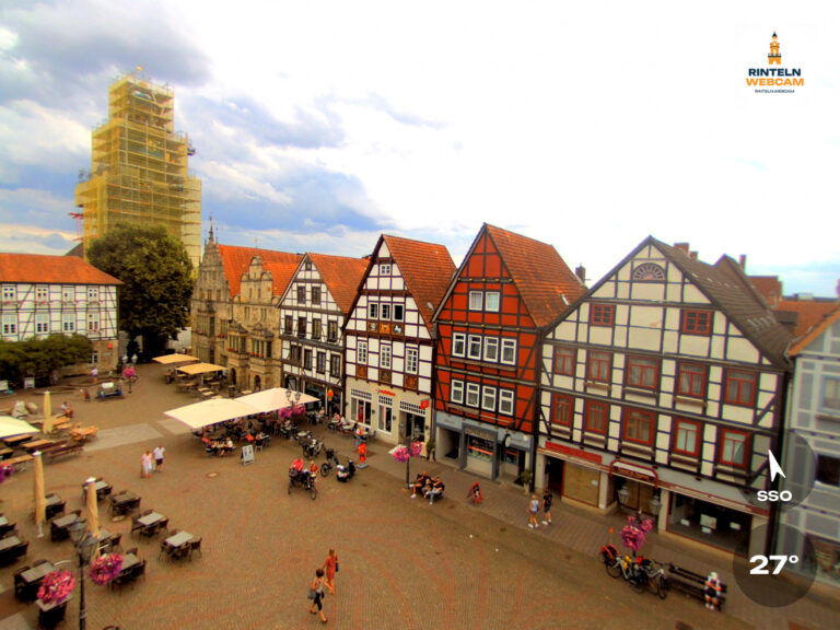 🕒 Update Rinteln (Sicht: Blick auf den Rintelner Marktplatz in Richtung St. Nikolai-Kirche) um 16:03 Uhr: 27,1°C.