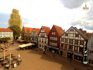 🕒 Update Rinteln (Sicht: Blick auf den Rintelner Marktplatz in Richtung St. Nikolai-Kirche) um 16:00 Uhr: 18,5°C.