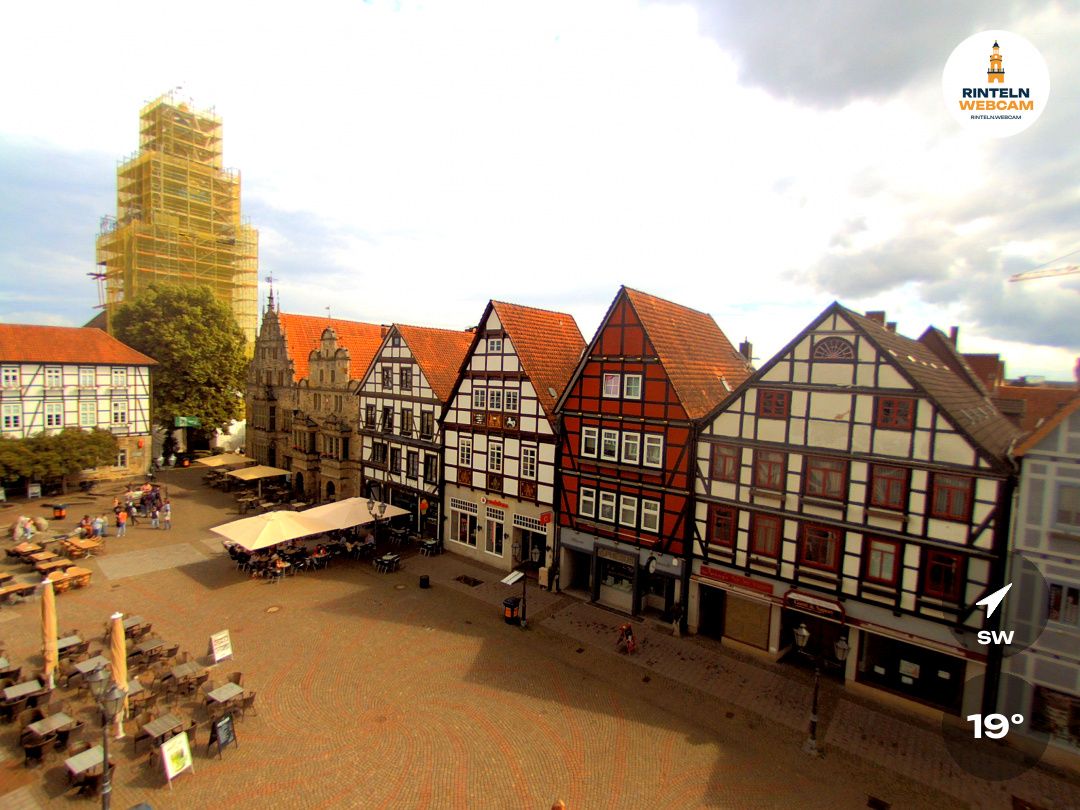🕒 Update Rinteln (Sicht: Blick auf den Rintelner Marktplatz in Richtung St. Nikolai-Kirche) um 16:00 Uhr: 18,5°C.