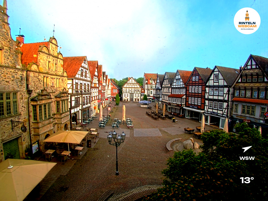 ☀️ Wetter Rinteln (Sicht: Blick auf den Rintelner Marktplatz aus Richtung Bürgerhaus): Heute bis 20,9°C. Sonnenuntergang heute erst um 21:35 Uhr.